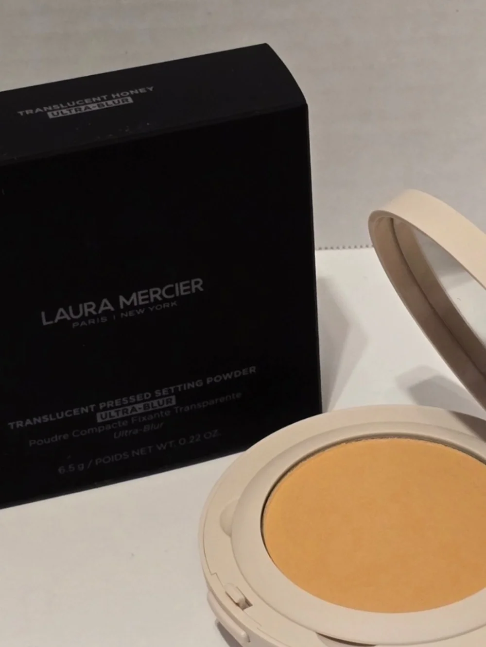 Laura Mercier Translucent Pressed Setting Powder Ultra Blur- Translucent Honey
